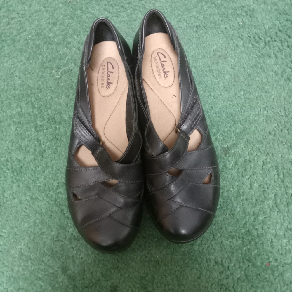 Clarks Cora Leather Black Sandals Flats  Grandmacore Shoes - Picture 3 of 5